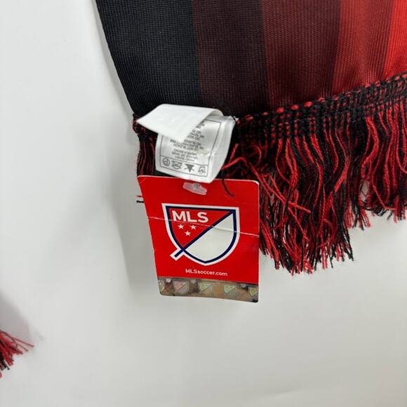 Portland Timbers Scarf Soccer Adidas Red and Black NWT - Picture 3 of 5